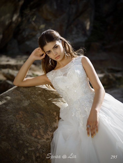 https://www.sposa-lia.com/images/stories/virtuemart/product/295      (2).jpg